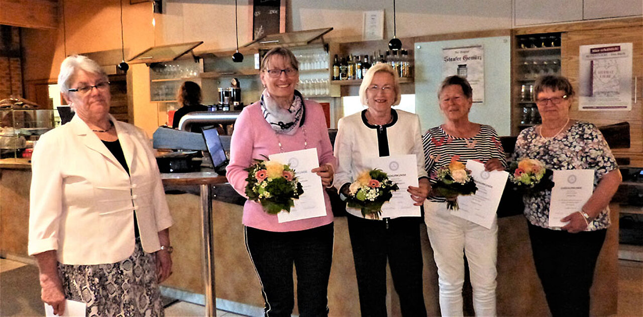 von links: Magdalene Kurz, Rosalinde Kottmann, Hilde Schmid, Ursula Schmid, Ilse Krieg von links: Magdalene Kurz, Rosalinde Kottmann, Hilde Schmid, Ursula Schmid, Ilse Krieg